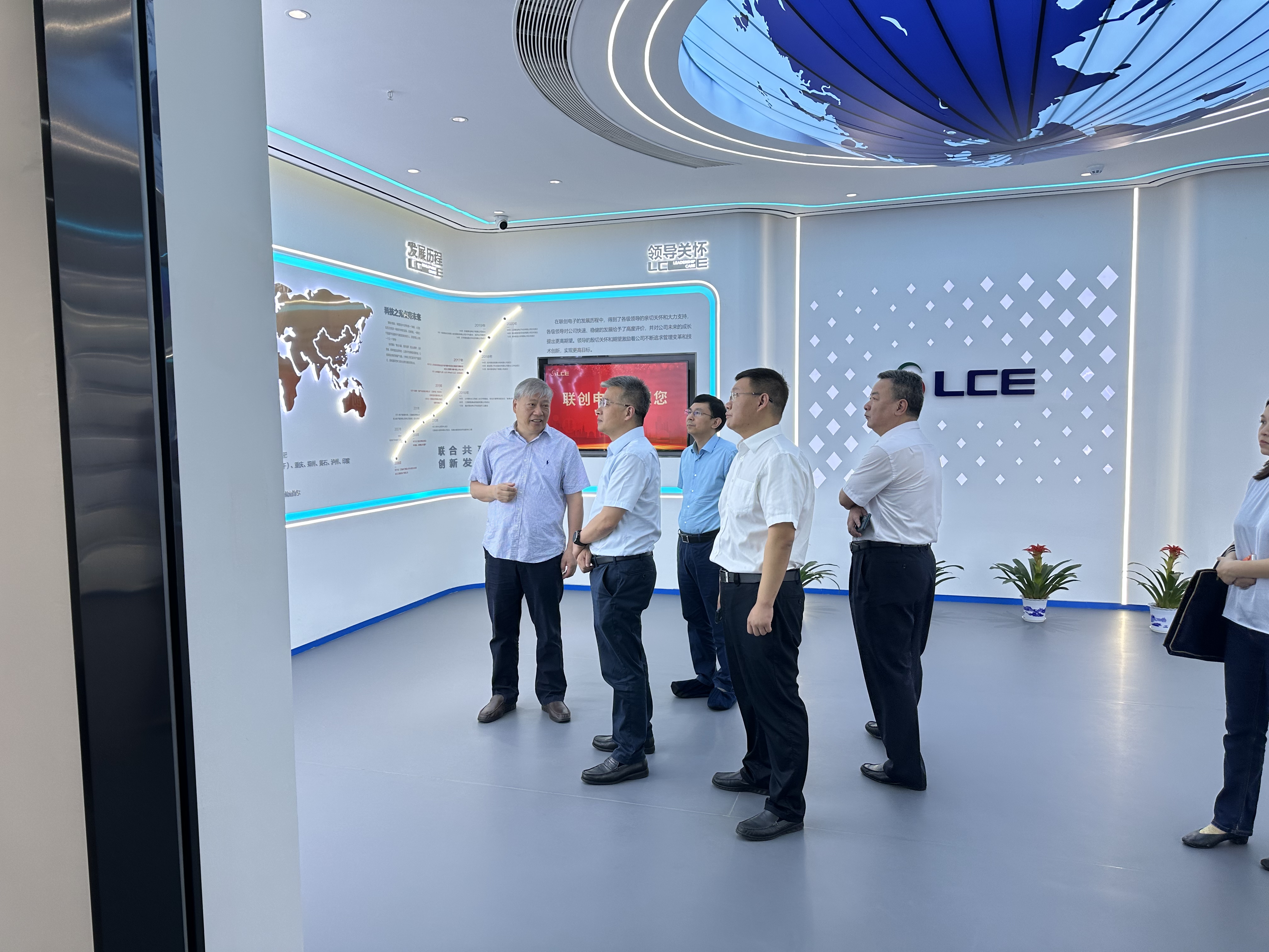 江西省科技厅党组书记、厅长宋德雄一行莅临南宫国际电子走访调研_南宫国际