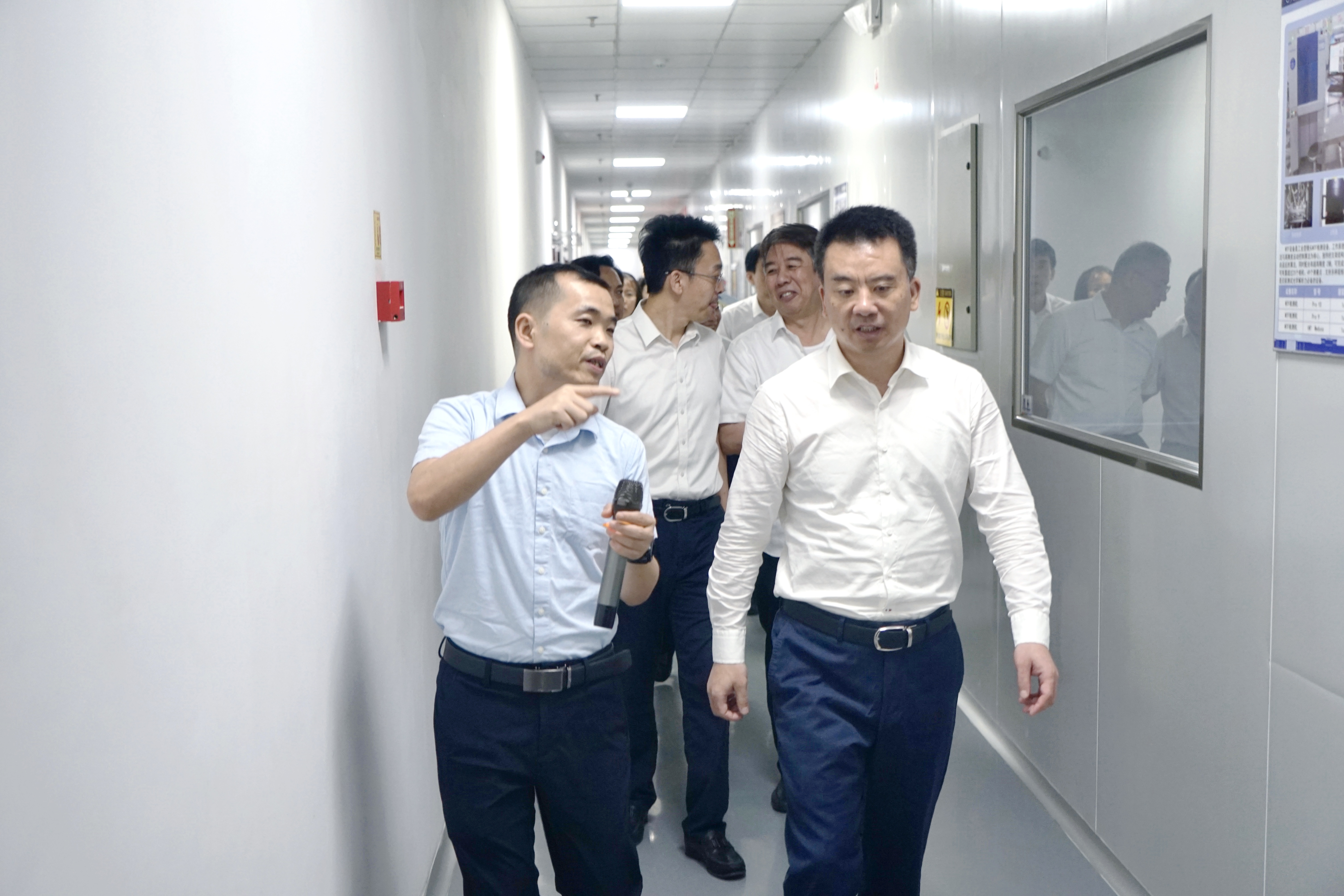 江西省副省长夏文勇莅临南宫国际电子调研_南宫国际